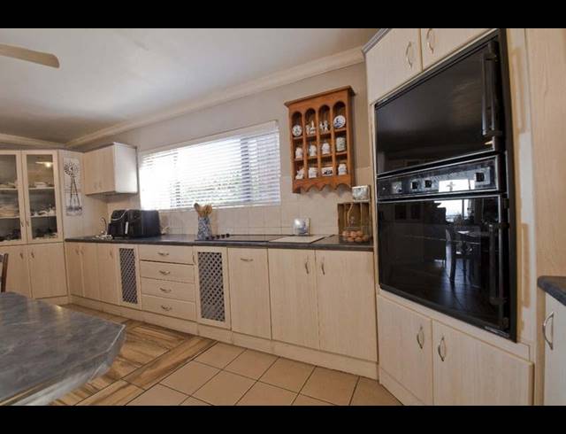 11 BEDROOM HOUSE FOR SALE IN DANA BAY